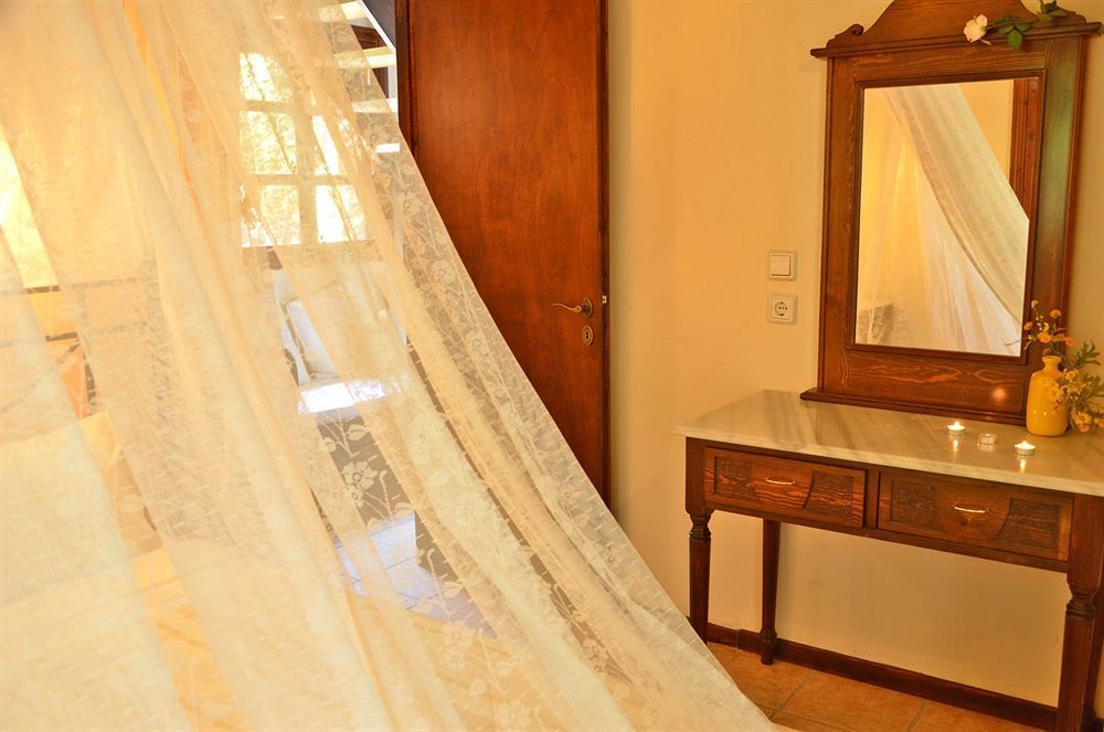 Farma Therianos Traditional